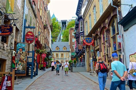 Quebec City Walking Tour — The City Sidewalks