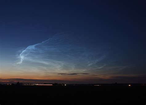 Rare and Beautiful Noctilucent Clouds Wow Over Holland - Gallery ...