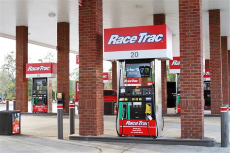 Race Trac Gas Station Stock Photo - Download Image Now - iStock