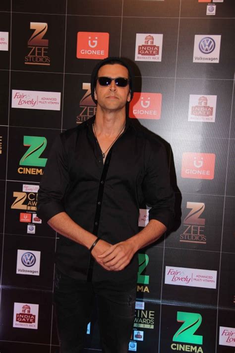 Hrithik Roshan spotted at Zee Cine Awards 2017 - Photos,Images,Gallery ...