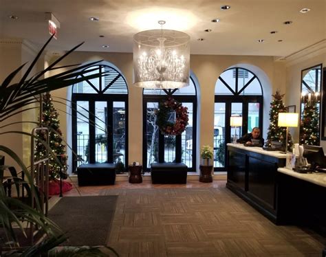 Hotel Cass / Holiday Inn Express Chicago Magnificent Mile review - Points with a Crew