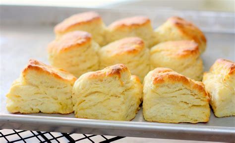 Mangio da Sola: Fluffy, Southern Buttermilk Biscuits