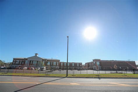 Savannah school district offers alternative facility, rezoning plan ...