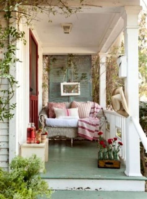 44 Stunning Valentines Day Front Porch Decor Ideas - PIMPHOMEE | Country cottage decor, House ...