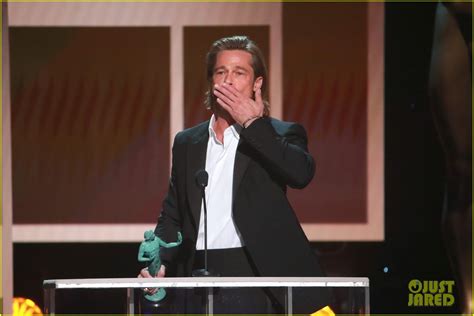 Brad Pitt Jokes About His Tinder Profile During SAG Awards 2020 ...