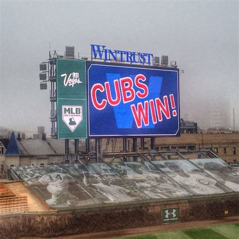 1st win for new scoreboard | Chicago cubs fans, Chicago cubs world ...