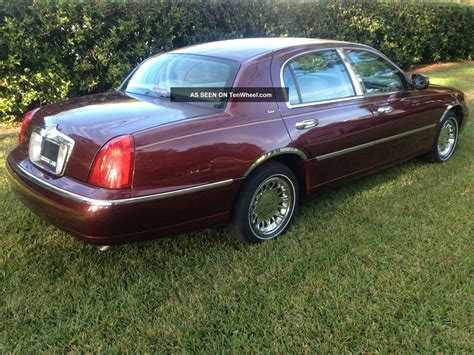 2002 Lincoln Town Car Cartier Loaded