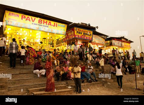 People on the beach in front of food stalls, Juhu Beach. Mumbai, India ...