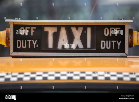 Taxi sign new york city hi-res stock photography and images - Alamy