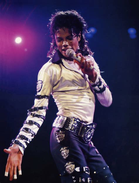 Which outfit do you like more? Poll Results - Michael Jackson concerts ...