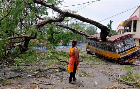 Cyclone Amphan | Cyclone Amphan in West Bengal: Toll 86, over 10 lakh ...