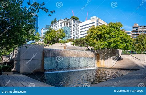 Beautiful Fountain at Robson Square Editorial Photo - Image of pond, urban: 253100331