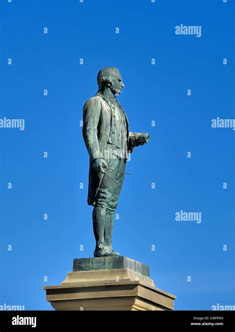 captain James cook statue Whitby england uk Stock Photo - Alamy