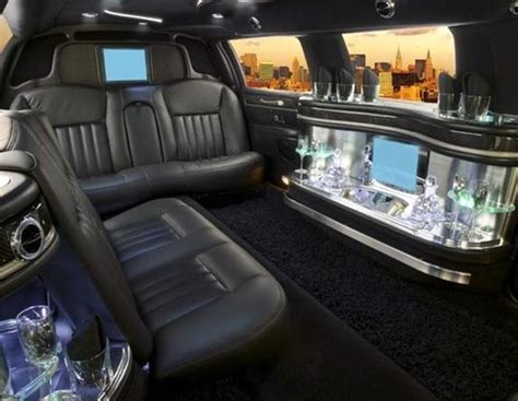 lincoln-stretch-limo-black-interior - Epic Limo and Party Bus