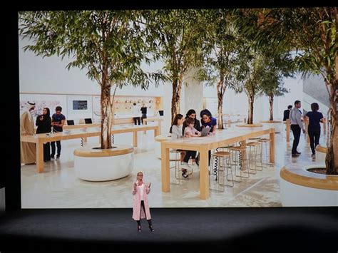 Apple touts new 'Town Square' retail store concept | ZDNet