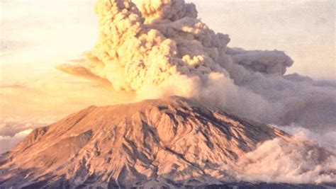 Mount St. Helens: Never-before-published photos capture eruptions