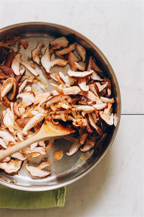 Caramelized Shiitake Mushroom Risotto - Minimalist Baker Recipes