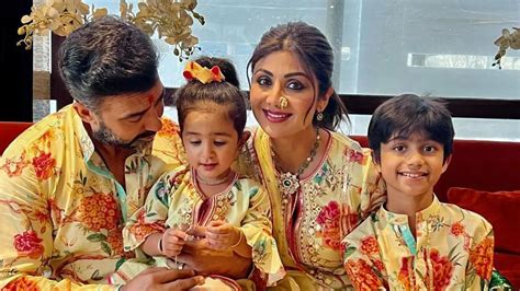 Shilpa Shetty Shares Picture With Husband Raj Kundra And Kids Viaan And ...