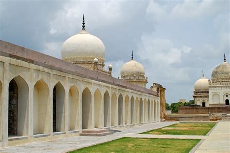 Qutub Shahi Tombs, Hyderabad: How To Reach, Best Time & Tips