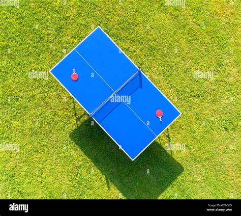 Table tennis table outside hi-res stock photography and images - Alamy