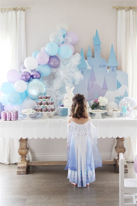 An Elegant Frozen Birthday Party - Courtney M. Browning