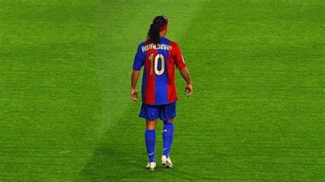 Ronaldinho ★ Impossible to Forget ★ Magic Tricks & Skills - YouTube