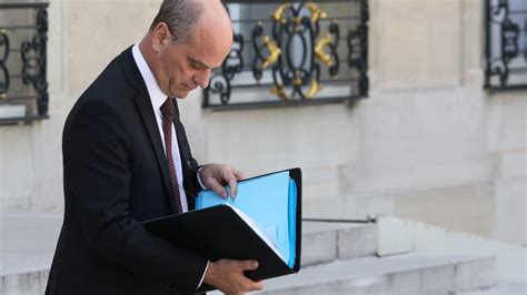 Sondage: la popularité de Jean-Michel Blanquer s'affaisse