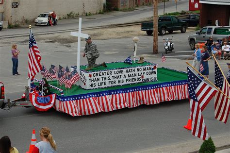 PHOTO: Remembering soldiers - Lewiston Sun Journal | Christmas parade floats, 4th of july parade ...