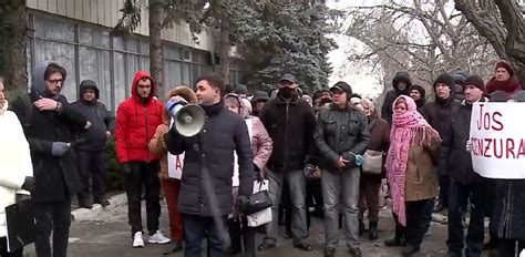 Protest in front of Moldova 1. The reaction of the "Teleradio-Moldova ...