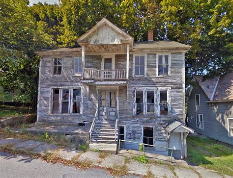 Springfield Vermont News: Old Springfield house starts to collapse