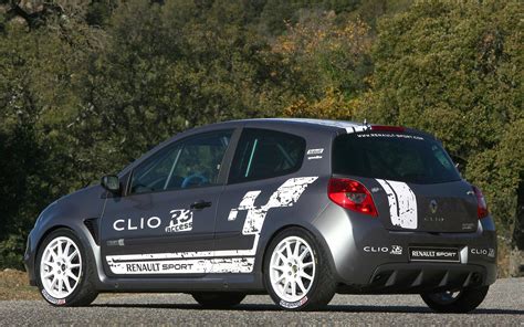 Todo listo para el Rally Mobil Motorshow: Astroboy Villegas y el debut de los Renault Clio R3 ...