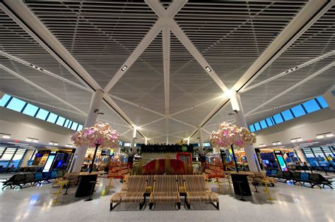 What's Inside The New Terminal A at Newark Liberty Int'l Airport (EWR) - Stuck at the Airport