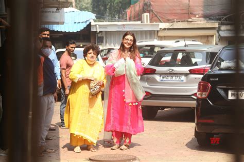 Bride To Be Kajal Agarwal With Her Mom Spotted At Kajal Home In Mumbai HD Gallery - Social News XYZ