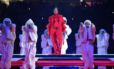 Rihanna’s Super Bowl Halftime Show Performance, Reviewed | Complex