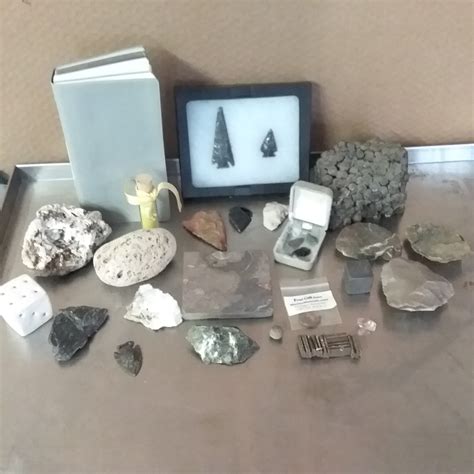 Lot Detail - ARROWHEADS & ROCKS