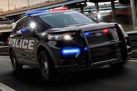 Here's a Quick Way to Tell a Civilian Ford Explorer From a Police Car ...