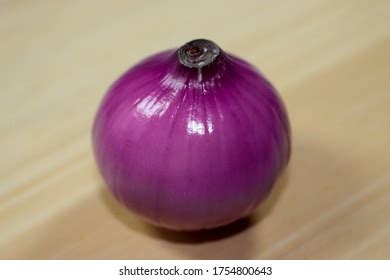 Red Onion On Rustic Wood Stock Photo 1754800643 | Shutterstock