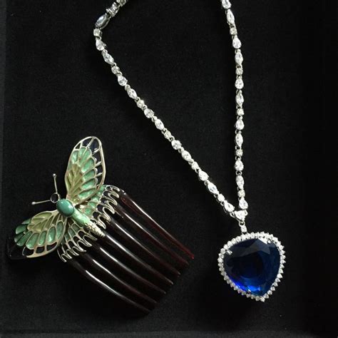 Titanic necklace and comb. Heart of the ocean | Jewelry, Fantasy jewelry, Women's jewelry and ...