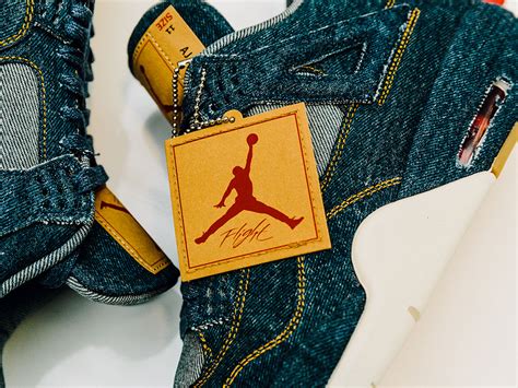 Jordan 4 Retro "Levi's" - J23