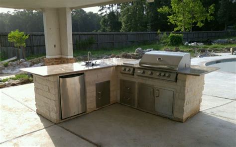 Outdoor Kitchen Island Houston TX | Outdoor Kitchen By The Pool