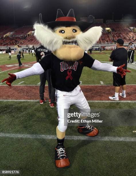 San Diego State Mascot Photos and Premium High Res Pictures - Getty Images