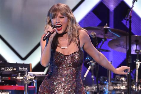 Taylor Swift rings in her 30th birthday party with Jingle Bell concert and cake-themed cake