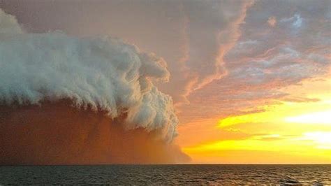 Narelle cyclone looking dangerous in Australia