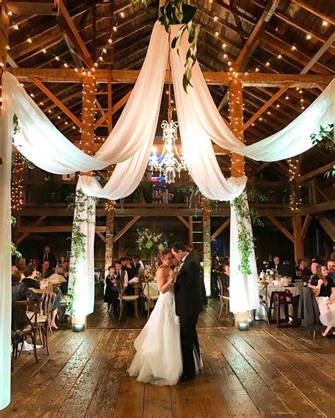 43 Rustic Barn Wedding Ideas That Are In Trend – ChicWedd