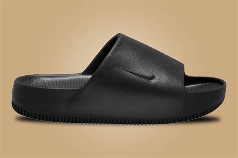 Nike's YEEZY-Like Foam "Calm" Sandals Slide in Soon