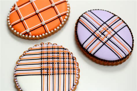 Piping Lines with Royal Icing Tutorial | Sweetopia