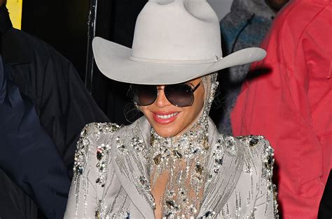 Beyoncé Goes Full Western With Cowboy Hat at NYFW | Complex