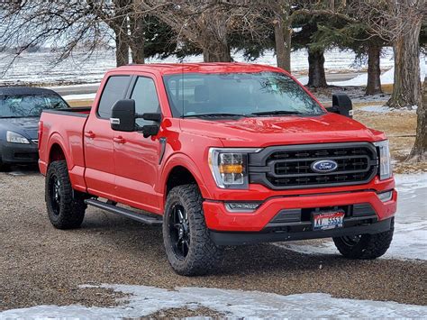 2021 F150 XLT Race Red 305/55/20 tires with 2" leveling kit | F150gen14 -- 2021+ Ford F-150 ...