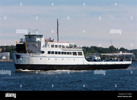 Cross Sound Ferry vessel New London on the Thames River heading Stock Photo: 38998057 - Alamy