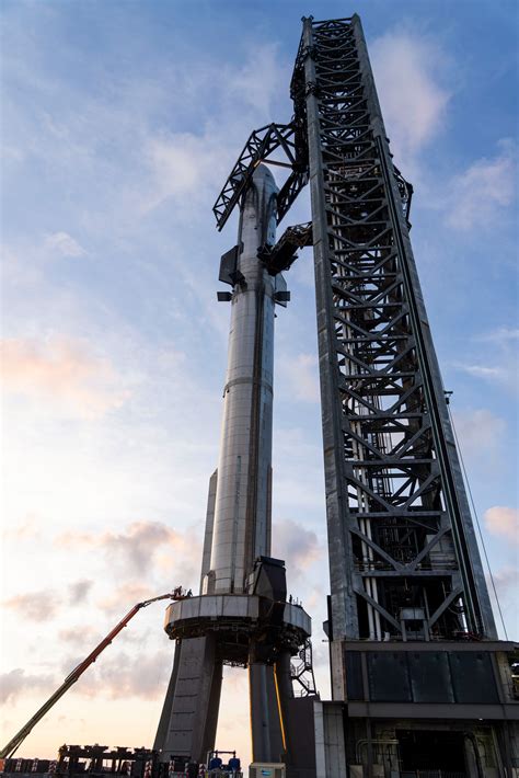 SpaceX Starship shines on pad ahead of 1st orbital launch (photos) | Space